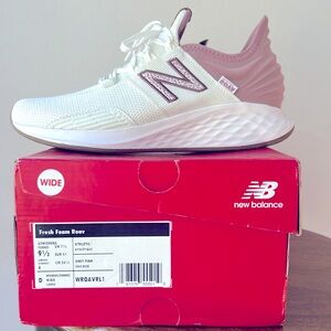 Women’s new balance fresh foam Roav WIDE